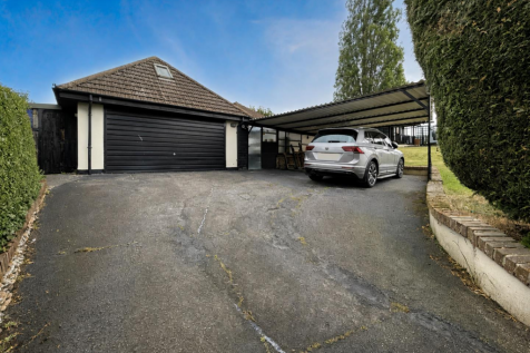 Driveway/Garage