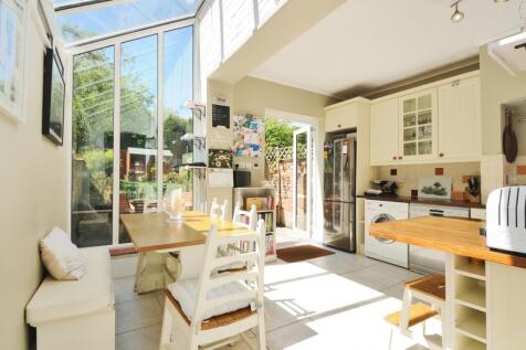 Kitchen/Breakfast...