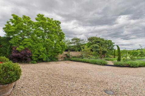 CAM03674G0-PR0527-STILL021