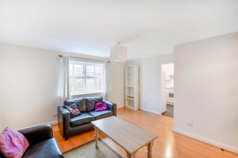 Spacious two double bedroom apartment. Good sized living area leading into modern kitchen. Family bathroom and en suite shower room. Residents parking. Short walk to Tooting Bec tube station.
