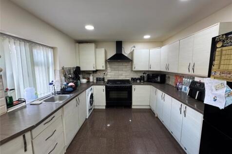 3 bed, 1 bath Terraced in Birmingham - Photo 3
