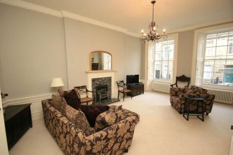 Stunning double bedroom ground floor property decorated and finished to an extremely high spec. The property is furnished to an exceptional standard and is ideally located in the heart of Edinburgh`s
