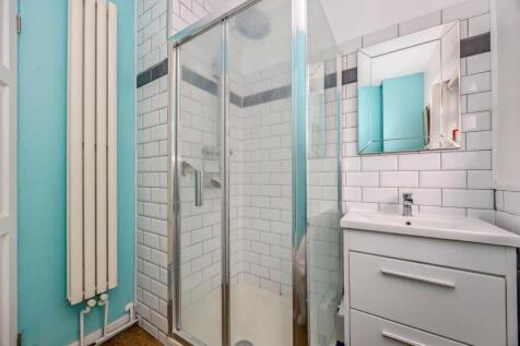 Gleton Avenue 56 Bathroom.jpeg