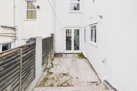 CAM01576G0-PR0409-STILL034.jpg