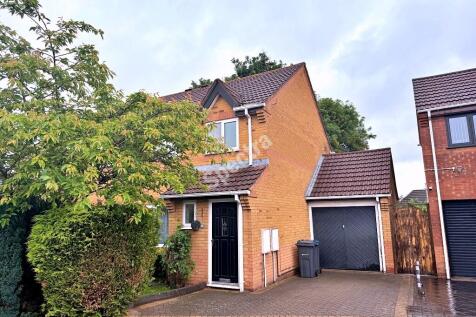 This part-furnished semi-detached house in Acocks Green offers three bedrooms, a family bathroom, and two reception rooms. The property features a fitted kitchen, conservatory, and guest toilet downst