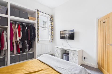 Alternate shot Bedroom