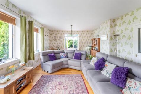 5 bed, 3 bath Detached in Cardiff - Photo 2