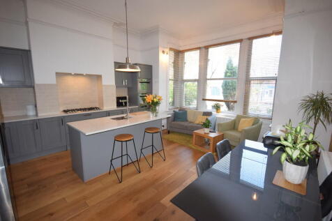 KITCHEN/DINER/FAM...