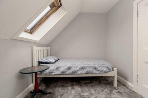 4 bed, 1 bath Flat in Leeds - Photo 13