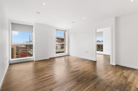 Experience urban living with this bright and spacious apartment, featuring stunning views and sleek wooden floors.