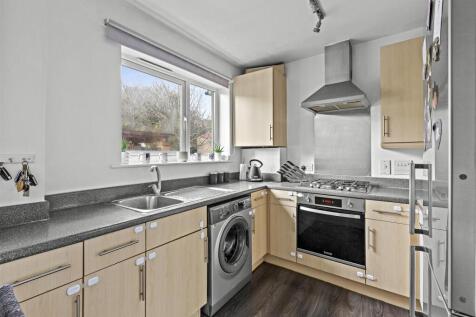 118 St Hughs Ave, HP13 7TZ-8.jpg