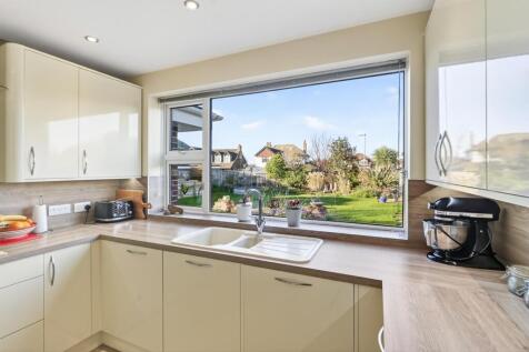 32 Harsfold Road Final-16.jpg