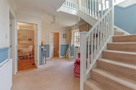 Spacious Entrance Hall