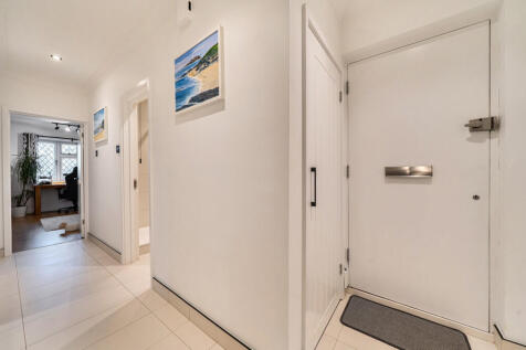 1383097-7-6925baa...