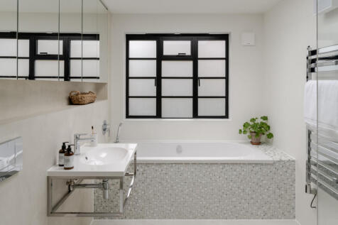 308046 - 20250902-TMH_NETHERHALL-GDNS-20_HI_RES...