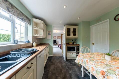 6 Warren Close-003.jpg