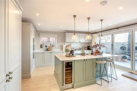 Kitchen/ Dining Area