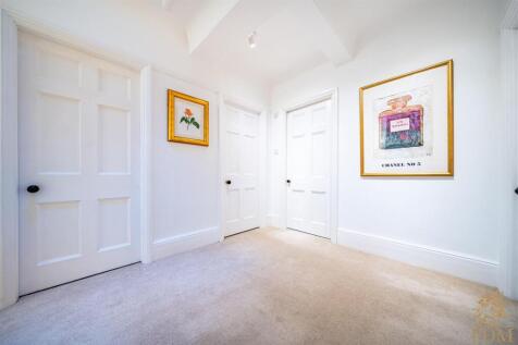 25044- 20 Arlington Drive_029.jpg