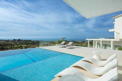 Swimming pool deck