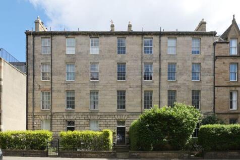 This beautifully presented, 3 bed flat forming part of a traditional stone built tenement is situated in the vibrant and cosmopolitan area of Leith, just North of the city centre. In move-in condition
