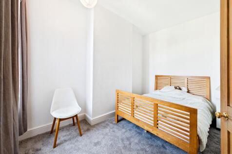 CAM05192G0-PR0123-STILL022