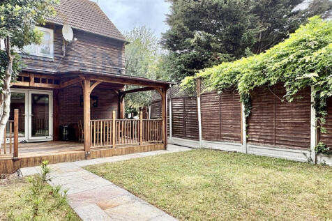 Jade Close, E16 For Sale By Barrain London Estate