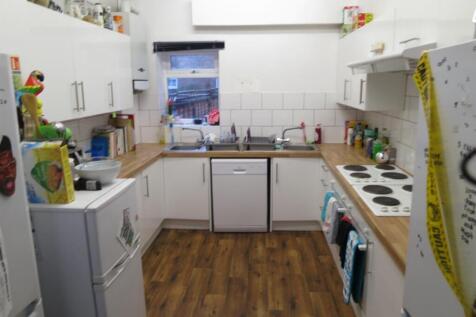 A 7 double bedroom student property in a fantastic location just off Wilmslow Road. It benefits from a modern finish throughout, gas central heating & double glazing. AVAILABLE NOW.