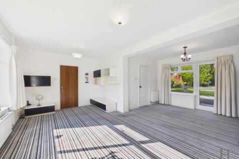 Lounge/Dining Area
