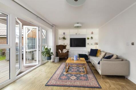 Hailwood Drive, TN8 6FP 006.jpg