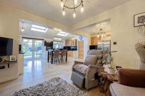 ENTERTAINMENT KITCHEN