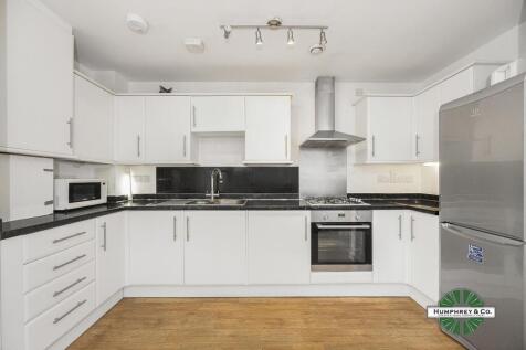 5 2 Saffron Court Lowther Road -006-1200.jpg