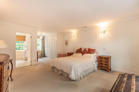 Bedroom 1 - Angle...