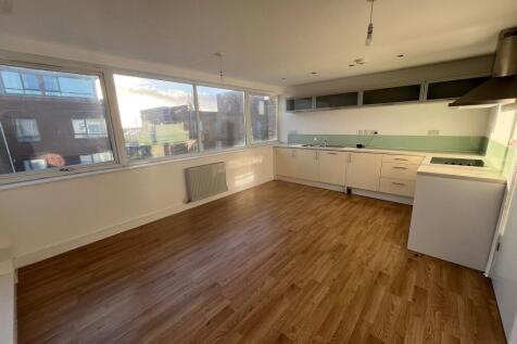 ** Zero Deposit Guarantee Available **
Available for a August move in is this two bedroom apartment situated in the popular area of Garston. The property is offered on an unfurnished basis. Call to vi