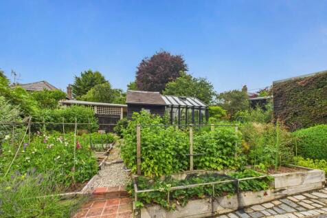 CAM02909G0-PR0442-STILL011