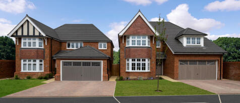 Redrow external street scene of the 4 bedroom detached Henley home and the 4 bedroom detached Hampst