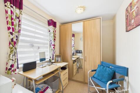 CAM03218G0-PR0695-STILL015