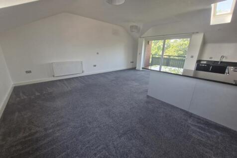 Smith and Sons are pleased to bring to the market this two bedroom apartment situated within close proximity of Formby Village, local transport routes and amenities.