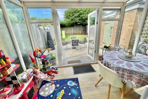 12 Greville Close Conservatory.jpg