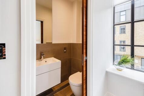 En-suite bathroom