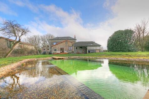 Pool to house