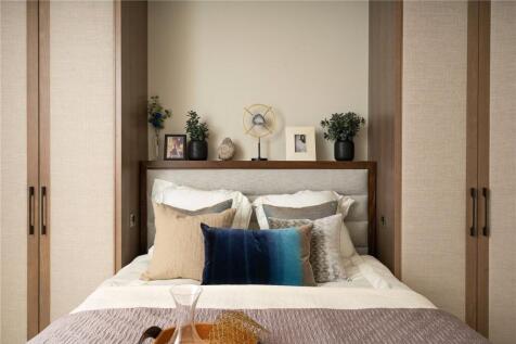 3 bed, 3 bath Apartment in london - Photo 12