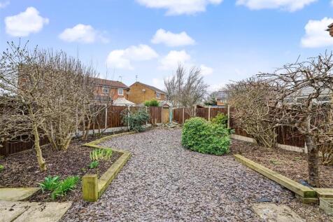 3 Fosbrooke Drive garden.jpg