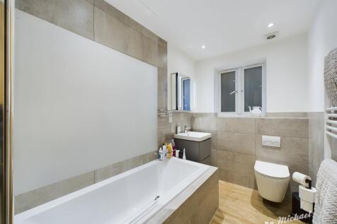 CAM02773G0-PR0024-STILL012