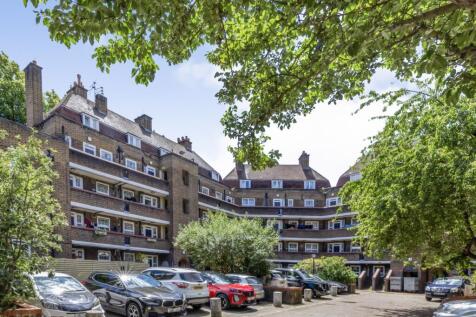 Spacious two-bedroom ground floor apartment in the heart of SW8, featuring a bright reception room, separate fitted kitchen and well-proportioned bedrooms. Ideally located close to Vauxhall, Stockwell