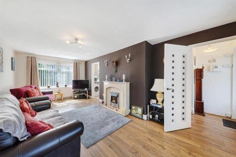 47 THOMAS DRIVE-7.jpg