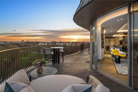 5 bed, 4 bath Apartment in London - Photo 2