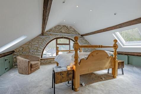 Bedroom 1-1.jpg
