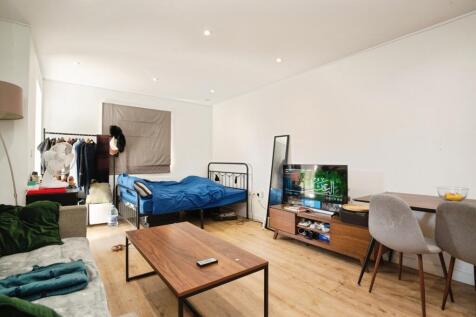 Living/Dining Area