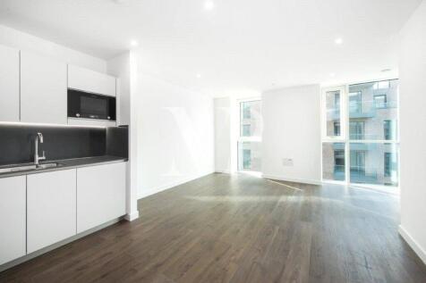 FURNISHED**AMAZING AMENITIES**Beautiful 1 bed 1 apartment in the amazing development The Hartingtons, in Woodberry Down. Luxury facilities swimming pool, gymnasium, 24 hr concierge, great location clo