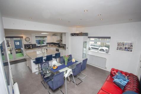 Kitchen-dining-family main photo.jpg